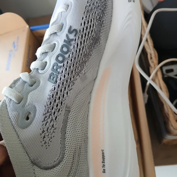 Brooks Women's Gray Running Shoes - Picture 13 of 14